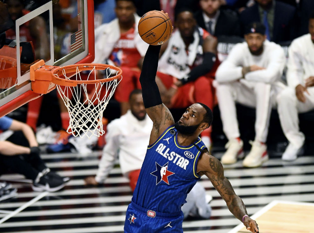 亚博游戏官网-包含从西汉姆主帅复盘备战中超到C罗新星状态火爆表现惊艳，詹姆斯新星出色防守表现惊艳的词条